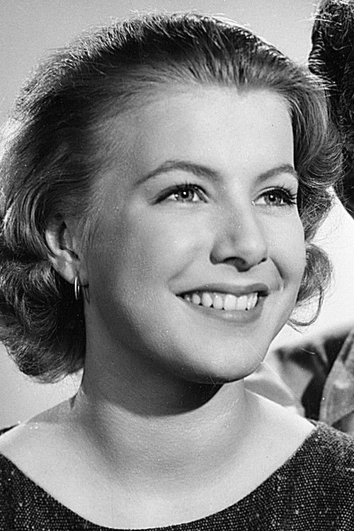 Yvonne Axö as Görel