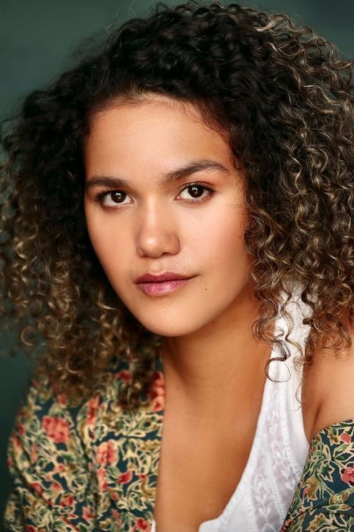 Emma McDonald as Evelyn 'Eve' Brown