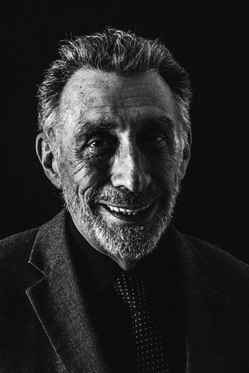 Luis Bredow as Eustáquilo