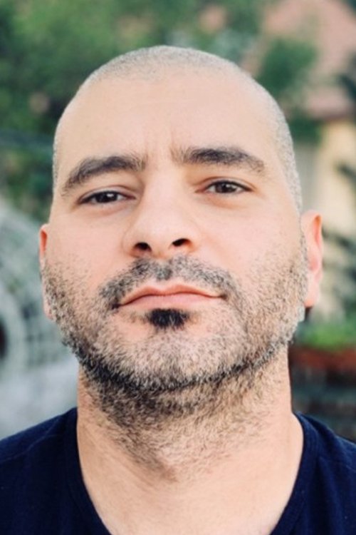 Sari Bisharat as Shaul