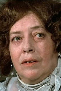 Denise Péron as Magis' mother