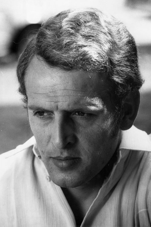 Emilio Roy as Roberto