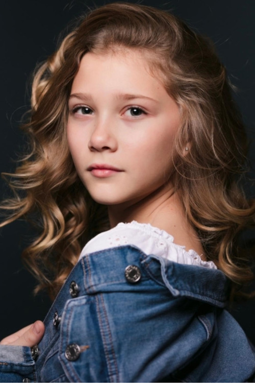Maya Misaljevic as Tween Girl #1