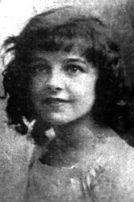 Tula Belle as Little Girl with Two Mothers