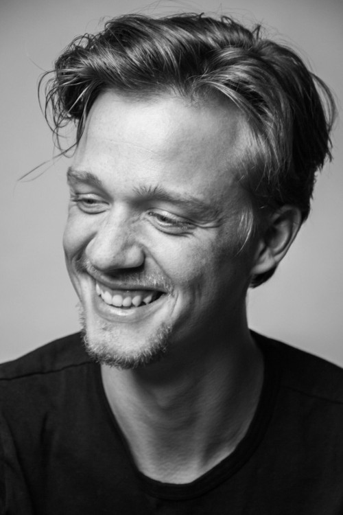 Sebas Berman as Junior Vreeman