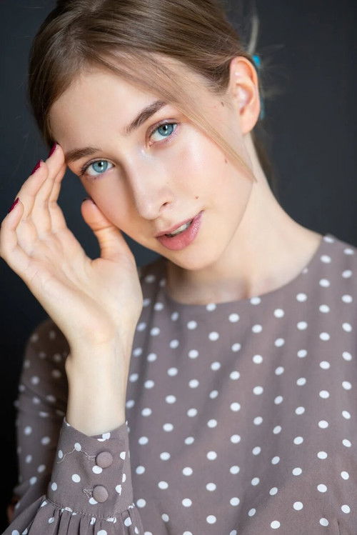 Лариса Кулакова as Света, девушка Павла