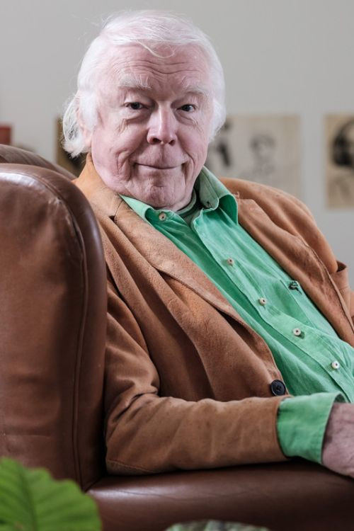 Henk Kalfsterman as Art dealer