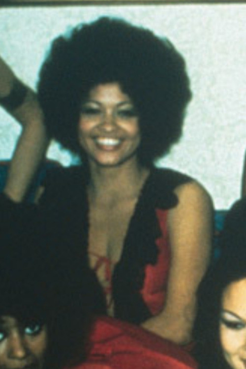 Peaches Jones as Julia