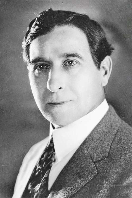 Paul Panzer as Pete - the Nightwatchman (uncredited)