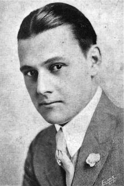 Ashton Dearholt as Count Sansone