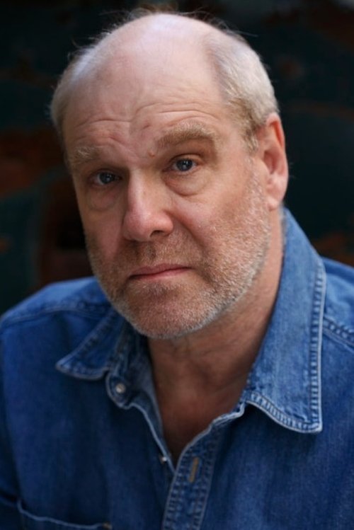 Jay Patterson as Leonard Pike