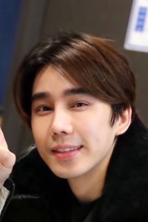 Gvinphon Panichpong as Toey