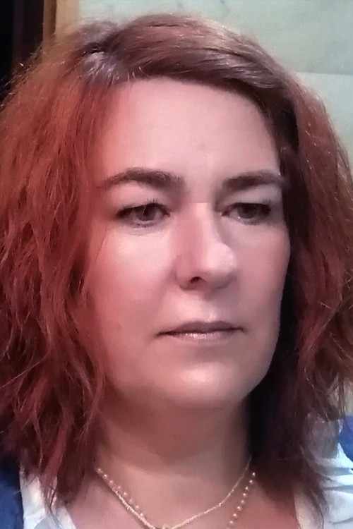 Paula Barata as Laura