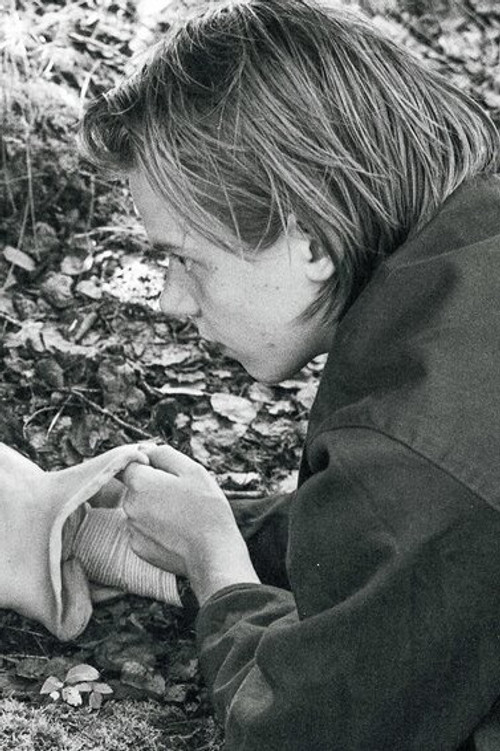 Solmund MacPherson as Little Kid