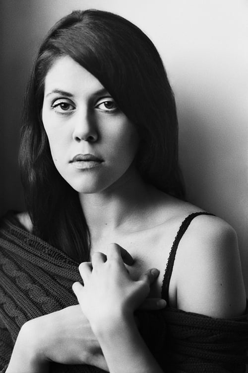 Daniela Golpashin as Elli