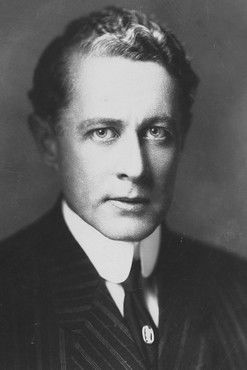 Edward Martindel as Motley Hunter