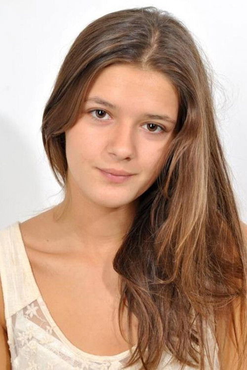 Colomba Giovanni as Marie Darling young