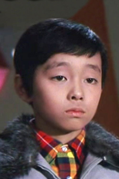 Nobuhiro Kajima as Akio
