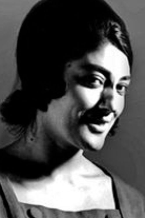 Nona Petrosyan as Karen's mom