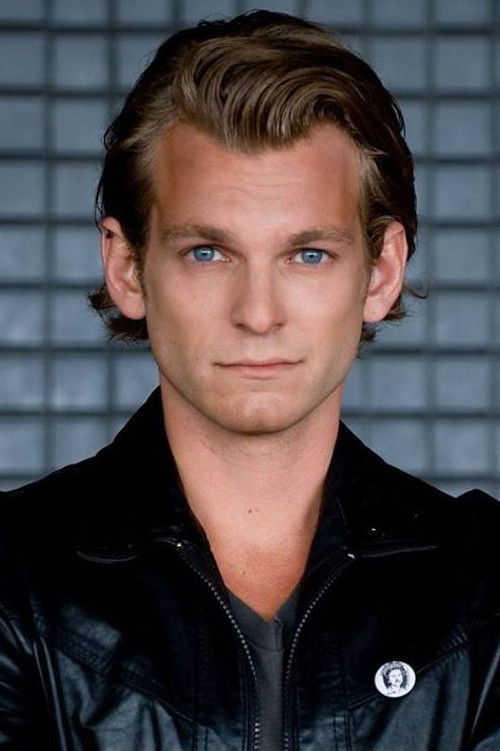 Marvin Gronen as Carsten