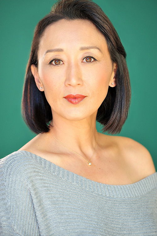 Jackie Mah as Leslie