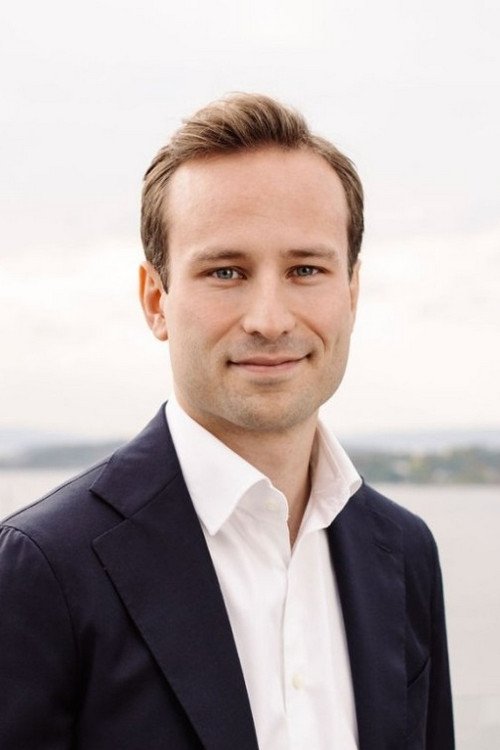 Isak Nikolai Iveland Solli as Petter