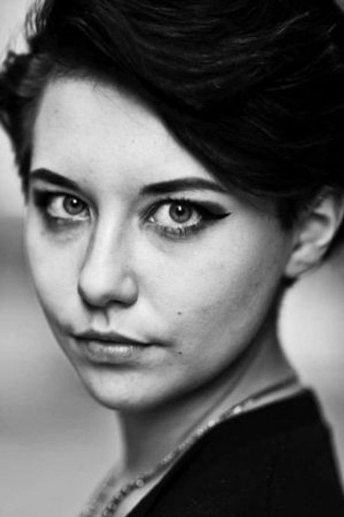 Shelby Hagerdon as Julie Page