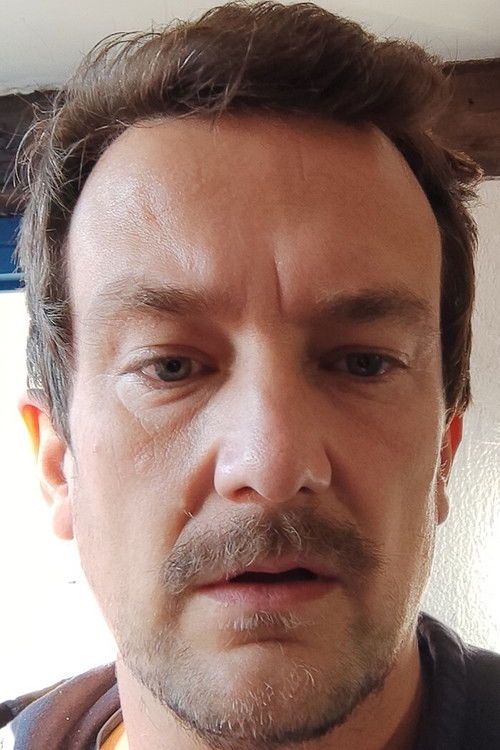 Paul Kaliszczak as Le speaker