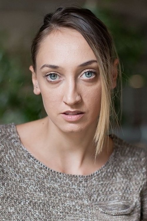 Ilona Brezoianu as Miruna