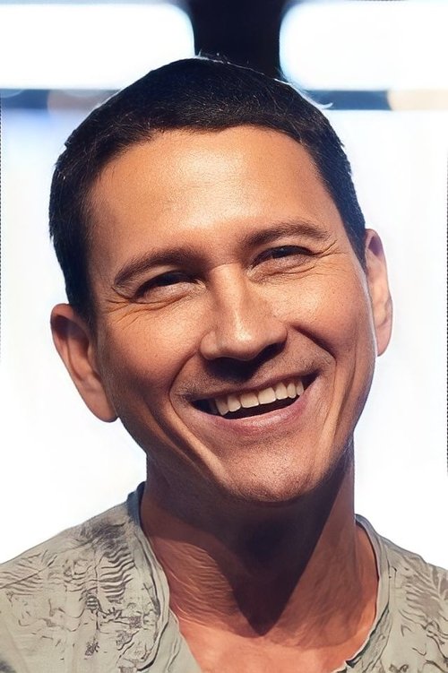 Krissada Sukosol Clapp as Phuchit