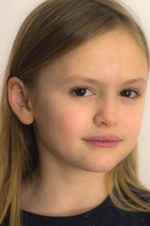 Romane Libert as Clara Arnaud