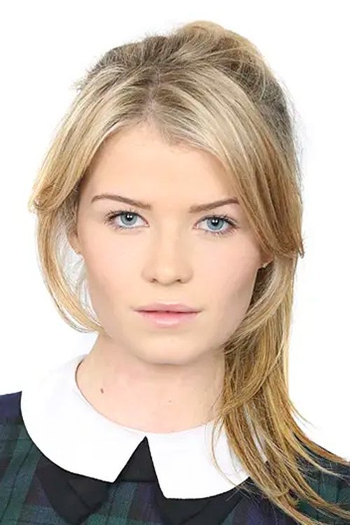 Sophie Vavasseur as Emma Thorndyke