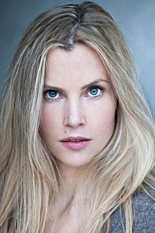 Harriet MacMasters-Green as Sophia