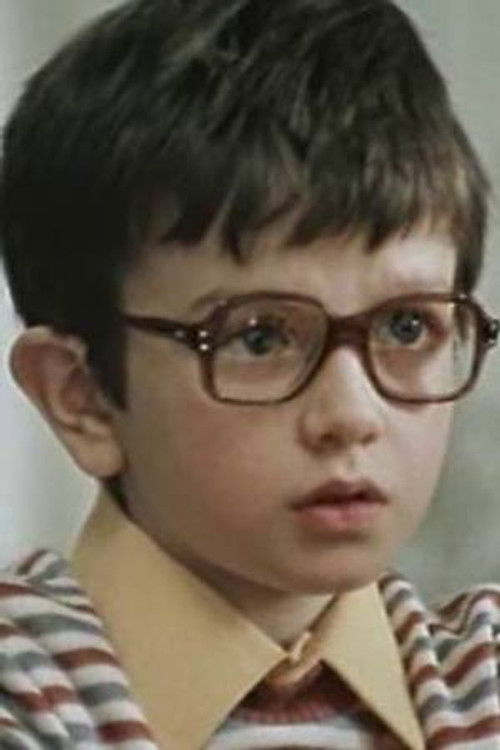 Sergei Tverdokhleb as Tolya