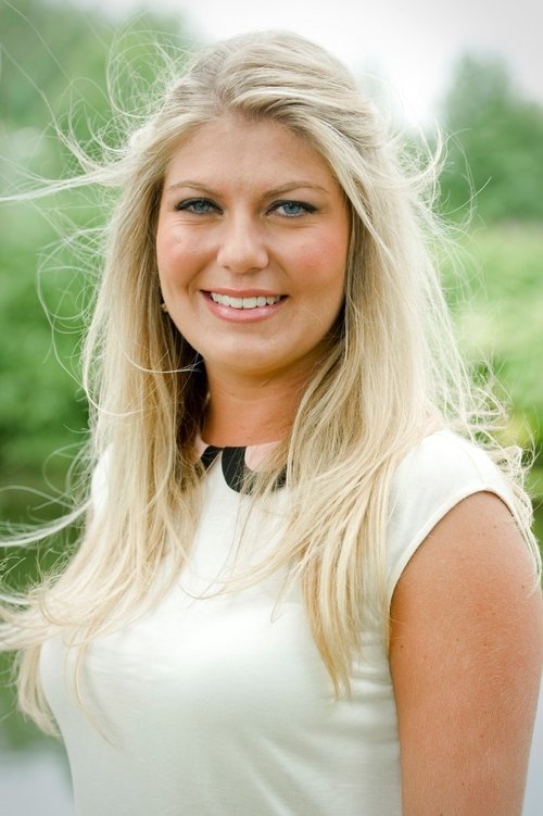 Pauline Wingelaar as Katie's Aunt