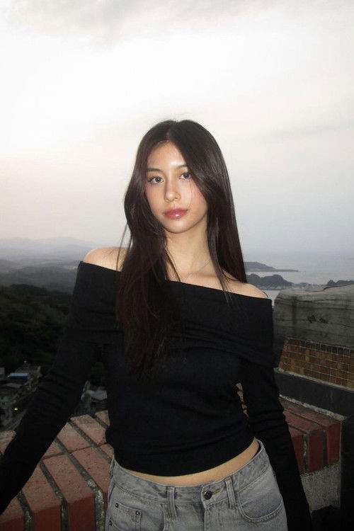 Wannaya Chaengtamtham as Stage crew