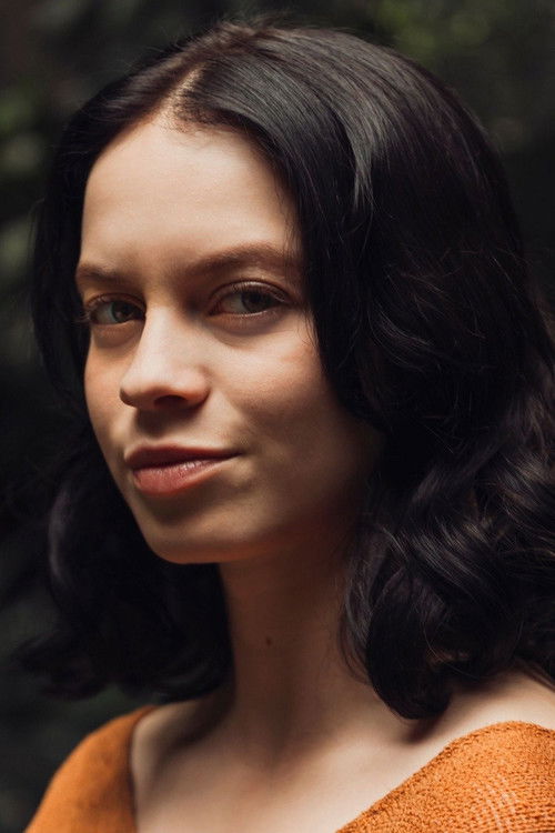 Ana Valeria Becerril as Claudia