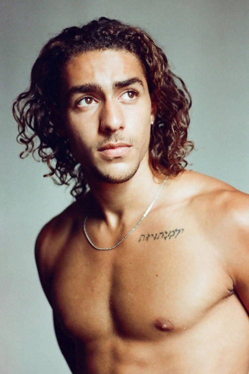 Agustín Cervigni as Video store salesman