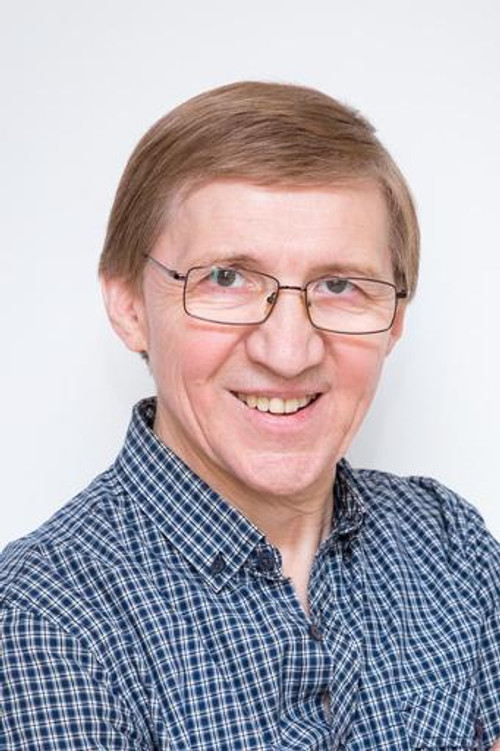 Ildar Allabirdin as Security Guard