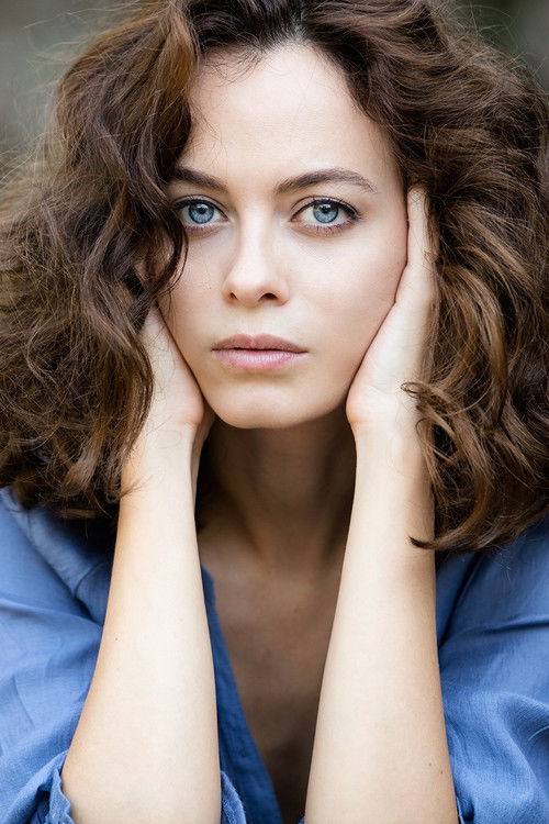 Gaia Messerklinger as Anna Romano