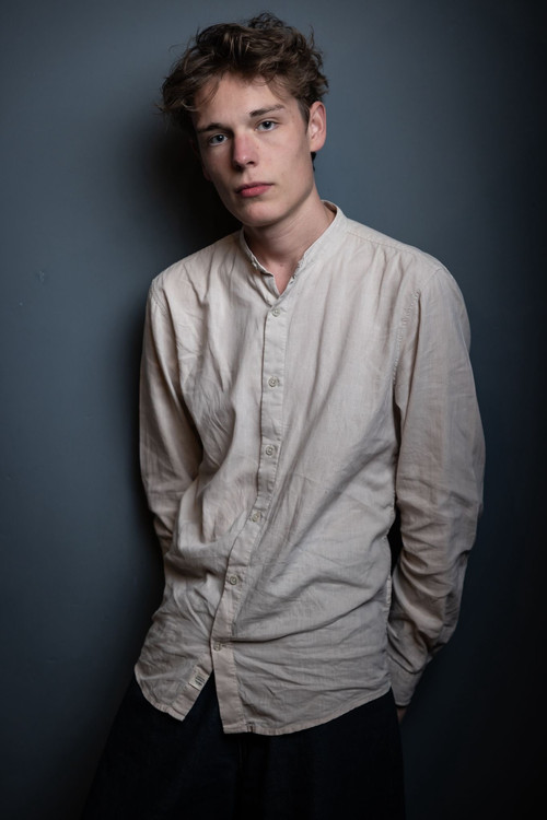 Emil Leysen as Robin Dubois