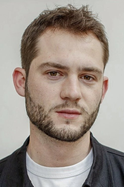 Pierre Prieur as Maurice