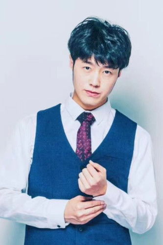 Yang Shengye as Eunuch