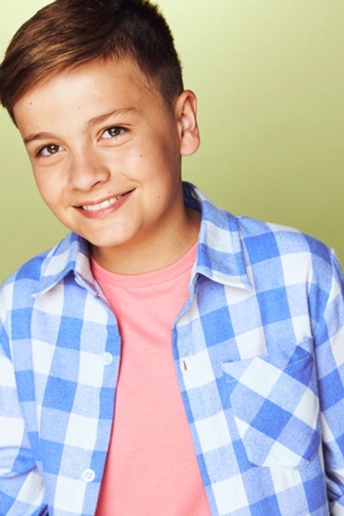 Finn S. Allen as Hunter Woods