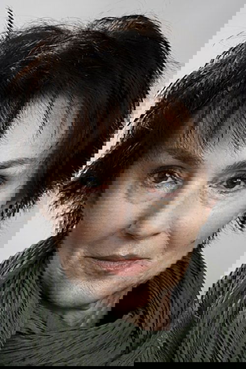 Emilia Dobrin as Amalia