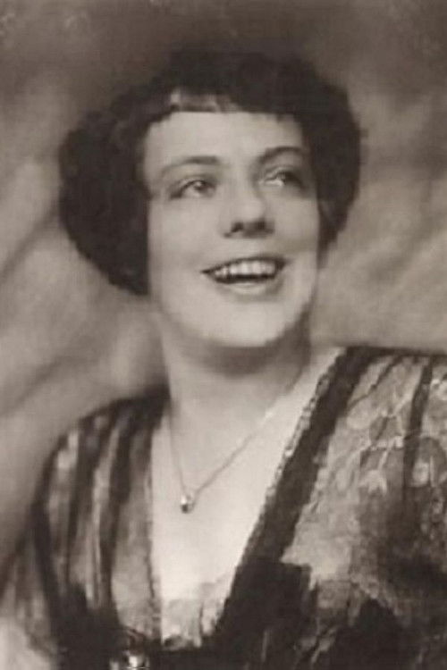 Senta Söneland as Fräulein Grieseberg