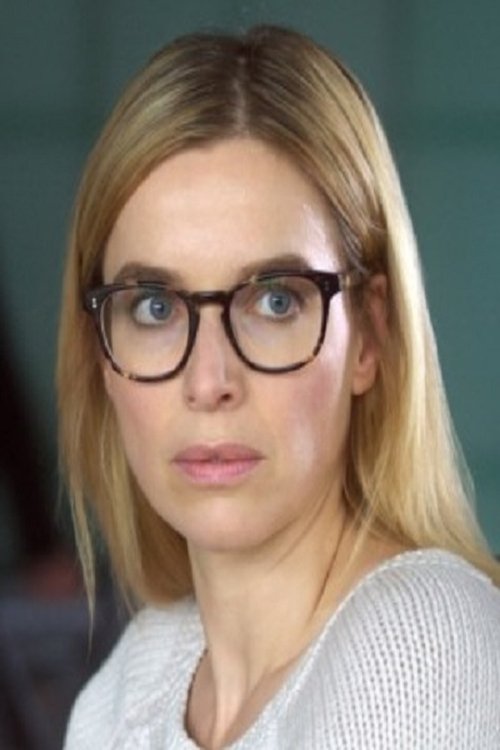 Vivian Verkooy-Puppe as 