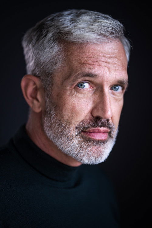 Henning Kober as Philipp