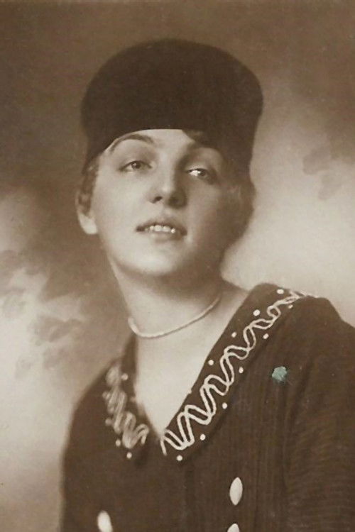 Irmgard Bern as Daisy Pattison