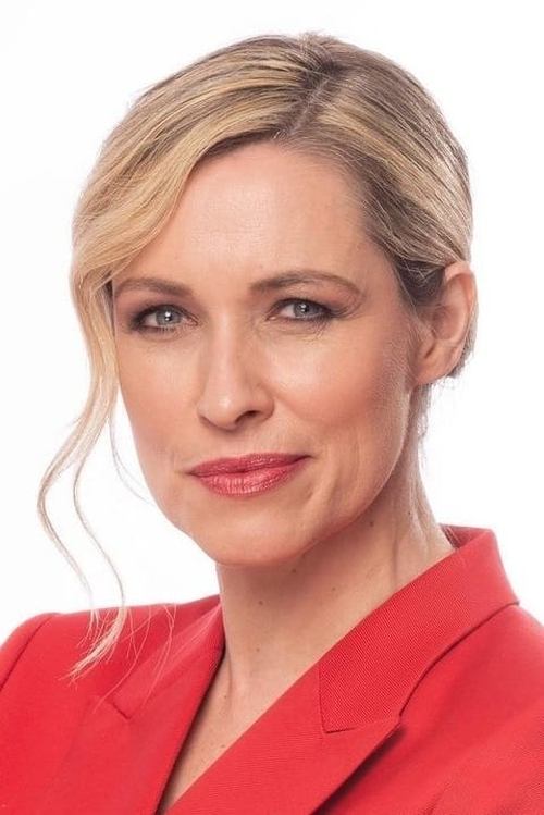 Mary-Ann Barlow as Kelly / Lisa